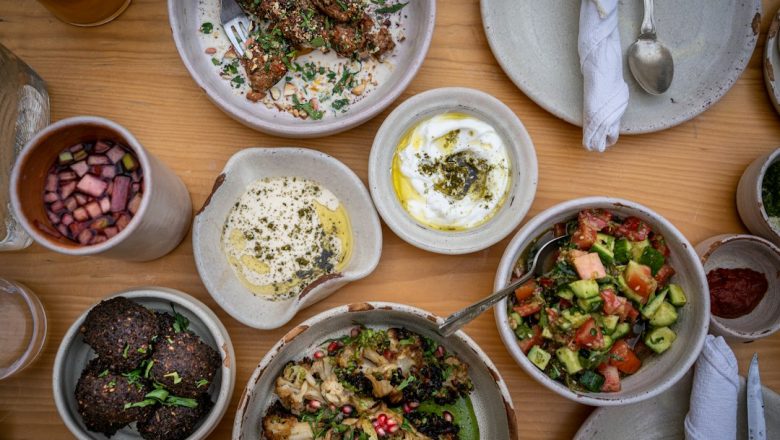 A refined Middle Eastern dining presentation illustrating Saudi cuisine as a luxury export opportunity