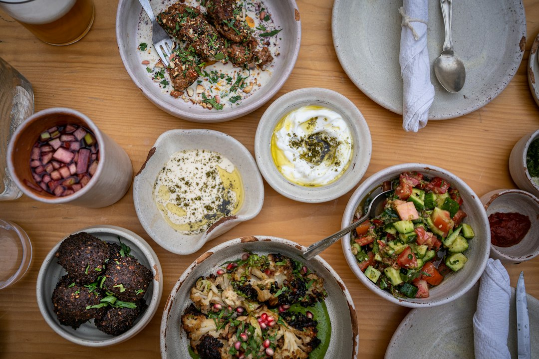 A refined Middle Eastern dining presentation illustrating Saudi cuisine as a luxury export opportunity